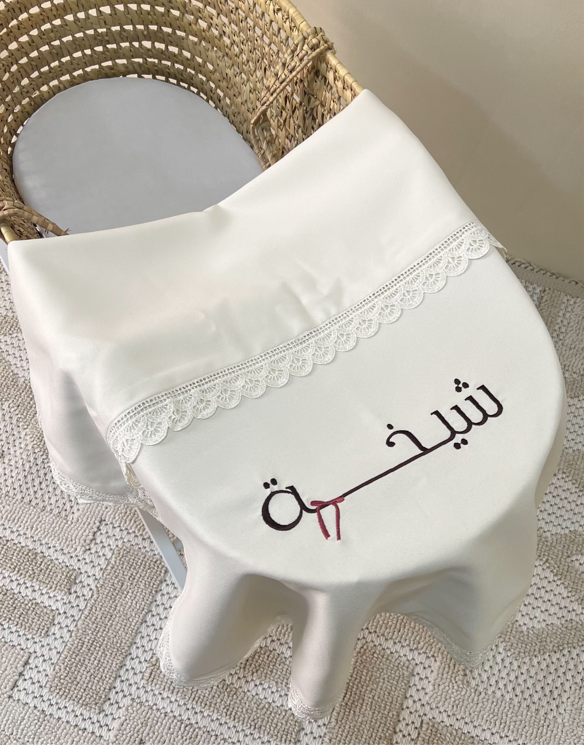 لحاف لنن مع دانتيل